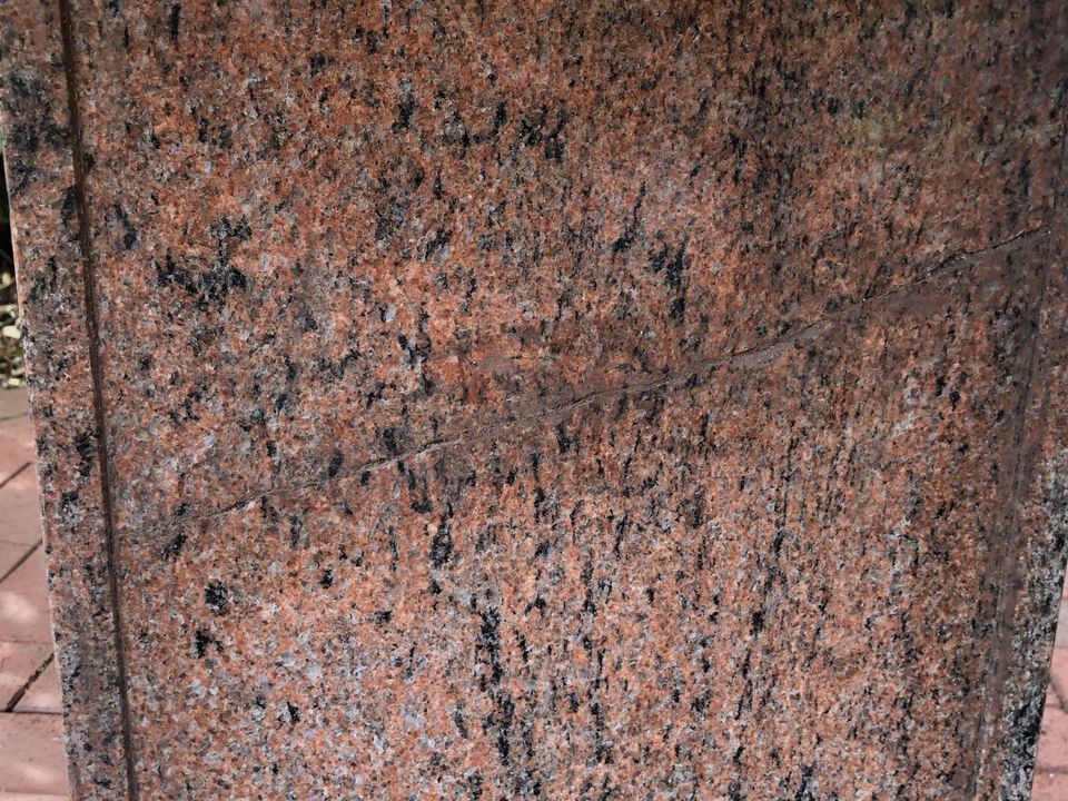 Runder Granit Tisch in Bad Iburg