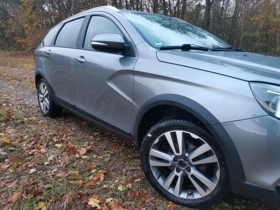 Lada Vesta SW Cross Luxus in Velten