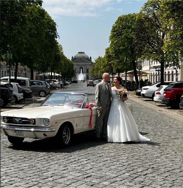 Mustang als Hochzeitsauto mieten - weißes, schickes Cabrio mit V8 in Pirna