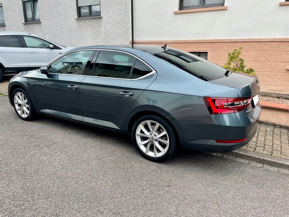 Škoda Superb 1.8 TSI DSG Style Columbus Standheizung ACC in Wadgassen