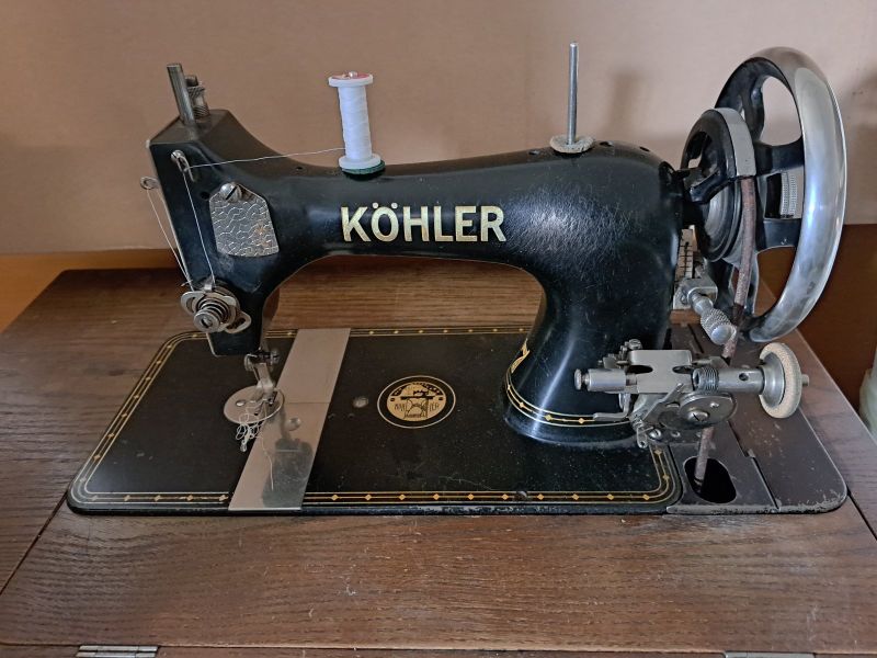 Riemen Nähmaschine Fabrikat Köhler versenkbar Vintage Oma s Deko in  Niedersachsen - Goslar | Kunst und Antiquitäten gebraucht kaufen | eBay  Kleinanzeigen ist jetzt Kleinanzeigen