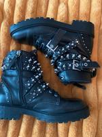 ZARA Schnürstiefel schwarz Bikerboots mit Nieten Bayern - Neusäß Vorschau
