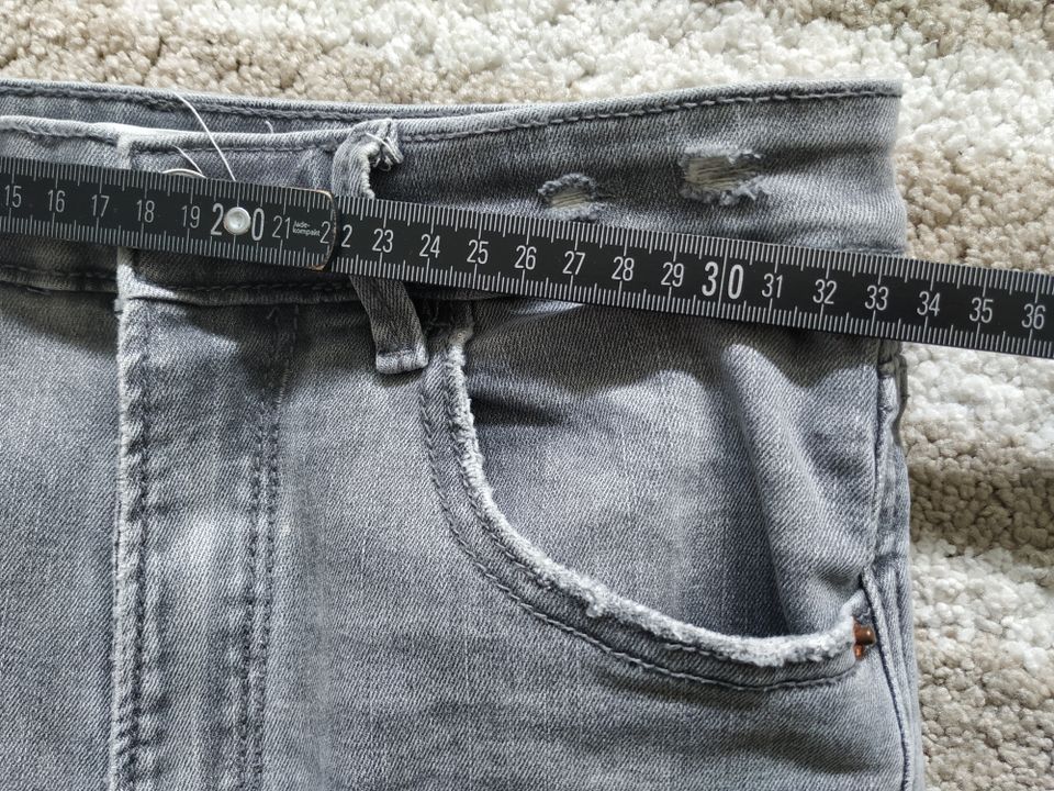 Stradivarius Jeans Hose Röhre Skinny grau Super High Waist 36 in Breitengüßbach