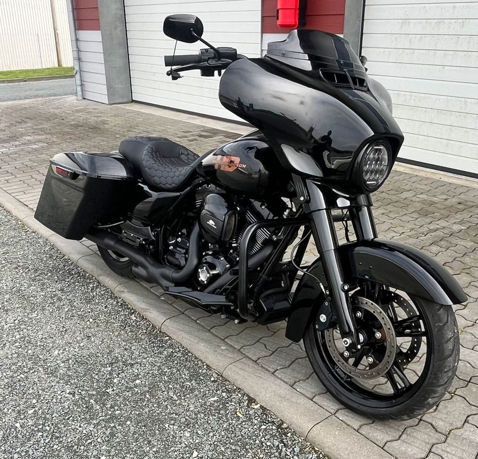 Street Glide Special Harley Davidson Twin Cam 103 KESSTECH in Flensburg