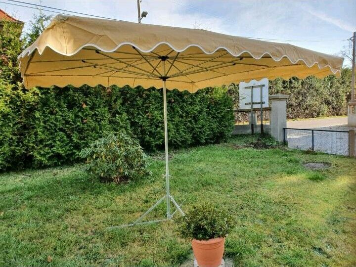 Marktschirme in verschiedenen Größen / Farben in Sachsen Radebeul