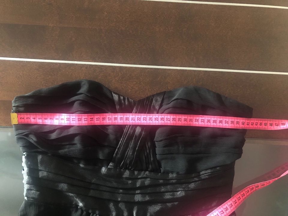 Cocktailkleid schwarz Bandeau Gr.38 in Lippstadt