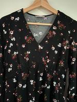 Blumiges schwarzes Kleid von Orsay in Größe XS Hessen - Hanau Vorschau