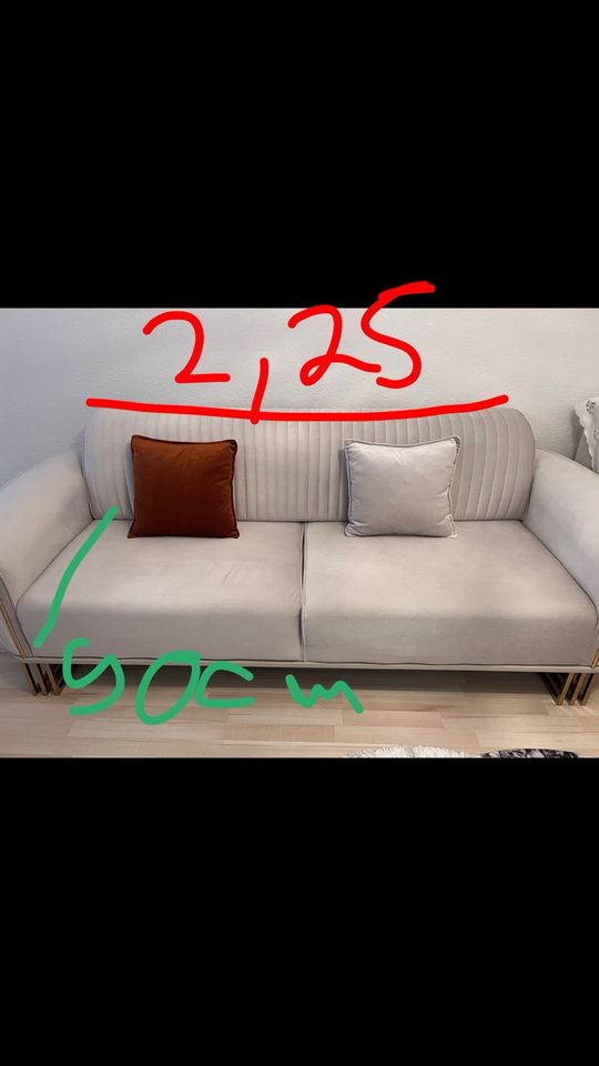 Elegant Sofa und Tisch  zu verkaufen NEUWERTIG 13.01.2024 gekauft in Essen