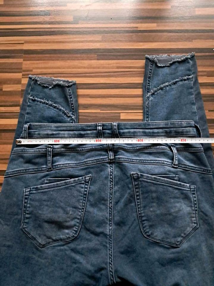 Tredy Jeans Größe 44 Top Zustand in Wittgert