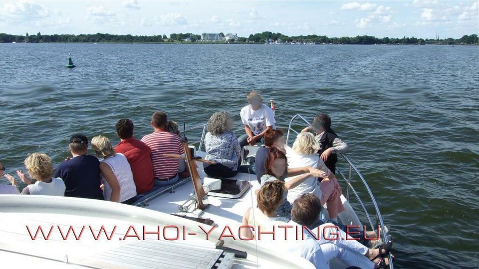 Feiern auf einer eleganten Yacht - Feier inkl. Kaffee & Kuchen in Berlin