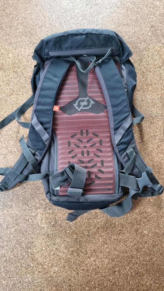 Quechua Rucksack, Backpack 20 Liter, schwarz in Bischofsheim