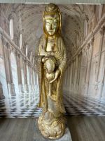 CHINA SEHR GROSSER ANTIKER BUDDHA 256cm HOLZ UM 1920/40 VERGOLDUNG GLASSCHMUCK - Versand möglich 99 Euro - Wir sind für Sie da lokal in 86830 Schwabmünchen oder online ARTHOME24 Bayern - Schwabmünchen Vorschau