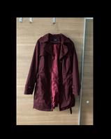 Trenchcoat mit Gürtel C&A Gr. 42/ 44 dunkles Weinrot/ Brombeere Sachsen - Niesky Vorschau