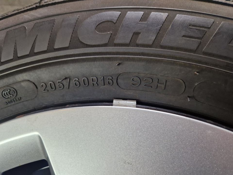 Original Audi Q2 Winterreifen Satz 205/60R16 Michelin Winter M+S in Rodgau