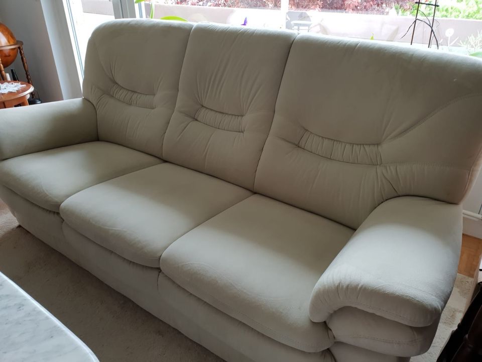 Tolle Velours Couch Sofa weich 3sitzer + 2 Sitzer geschenkt Juni in Budenheim