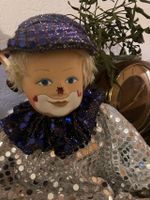 Clown Puppe Junge Clown mit glitzerndem Kostüm Vintage Deko Hessen - Herleshausen Vorschau