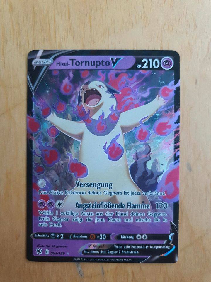 Pokemon Holo V-Karte, "Hisui-Tornupto V", dt., original in Steinhöring