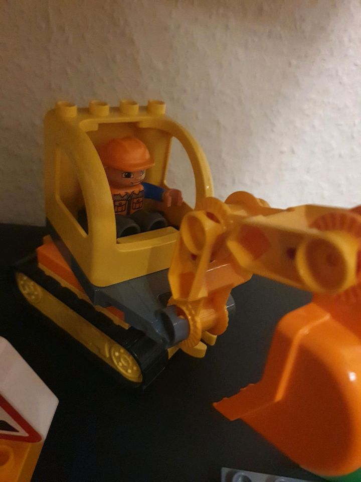 Lego Duplo Baustelle mit Bagger und Kipplaster in Duisburg