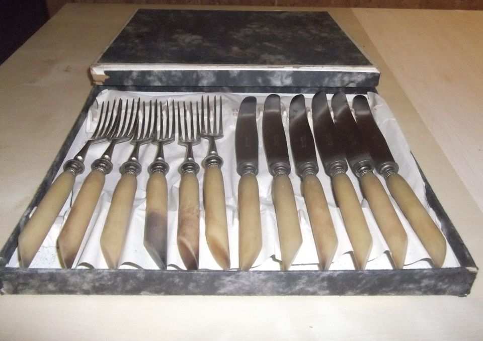 antikes Messer-Gabel-Besteck in Reinbek