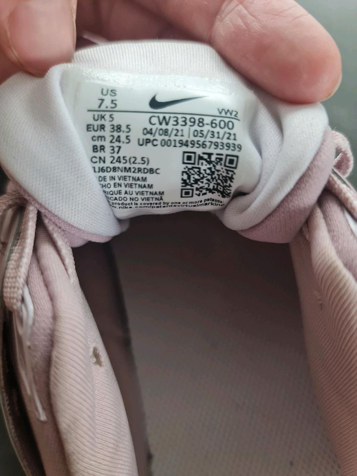 Nike Sneaker 38,5 Top Zustand in Weyhe