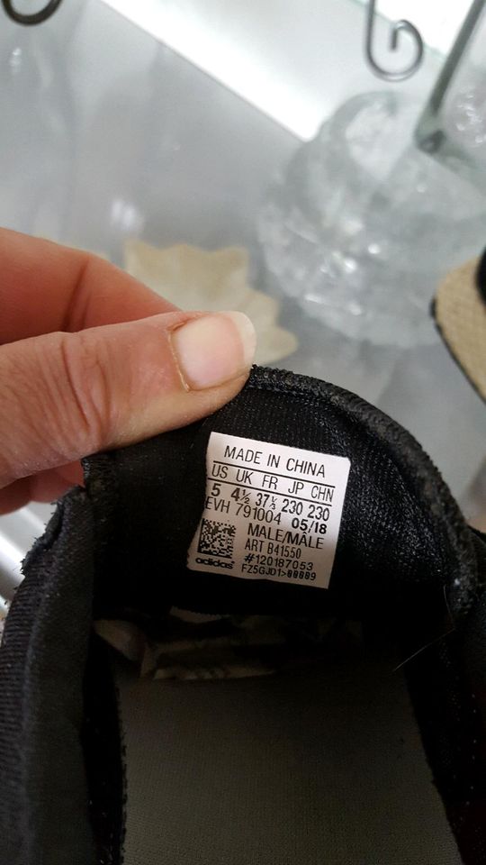 Adidas Schuhe neu  gr. 37.5    preis ist fest 15 Euro in Bottrop