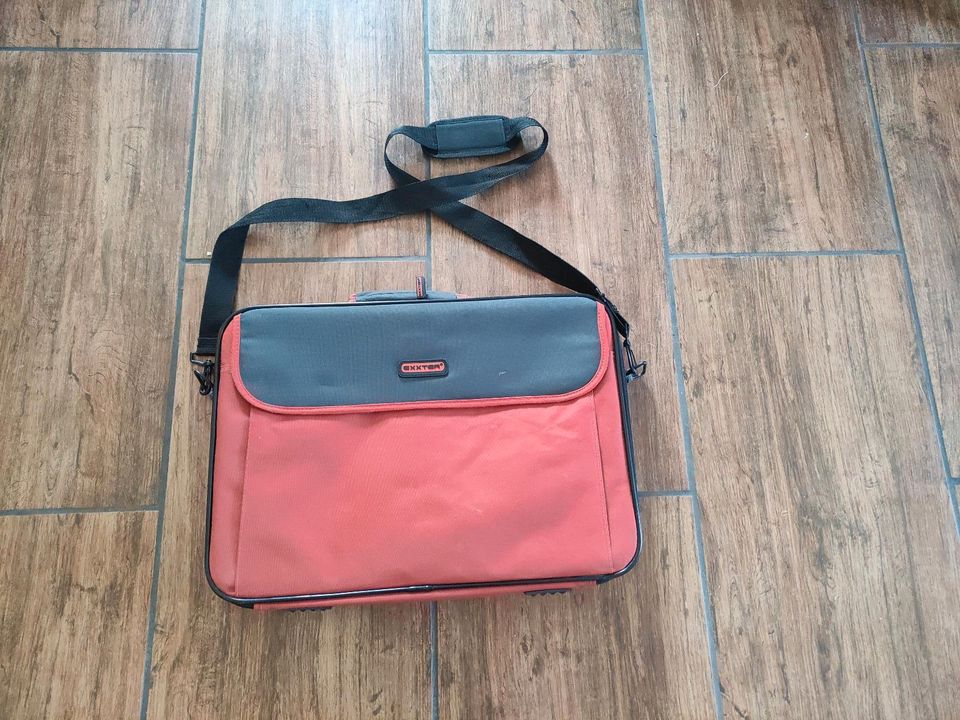 Große Laptoptasche, Aktentasche für 19'' Laptop in Wielenbach