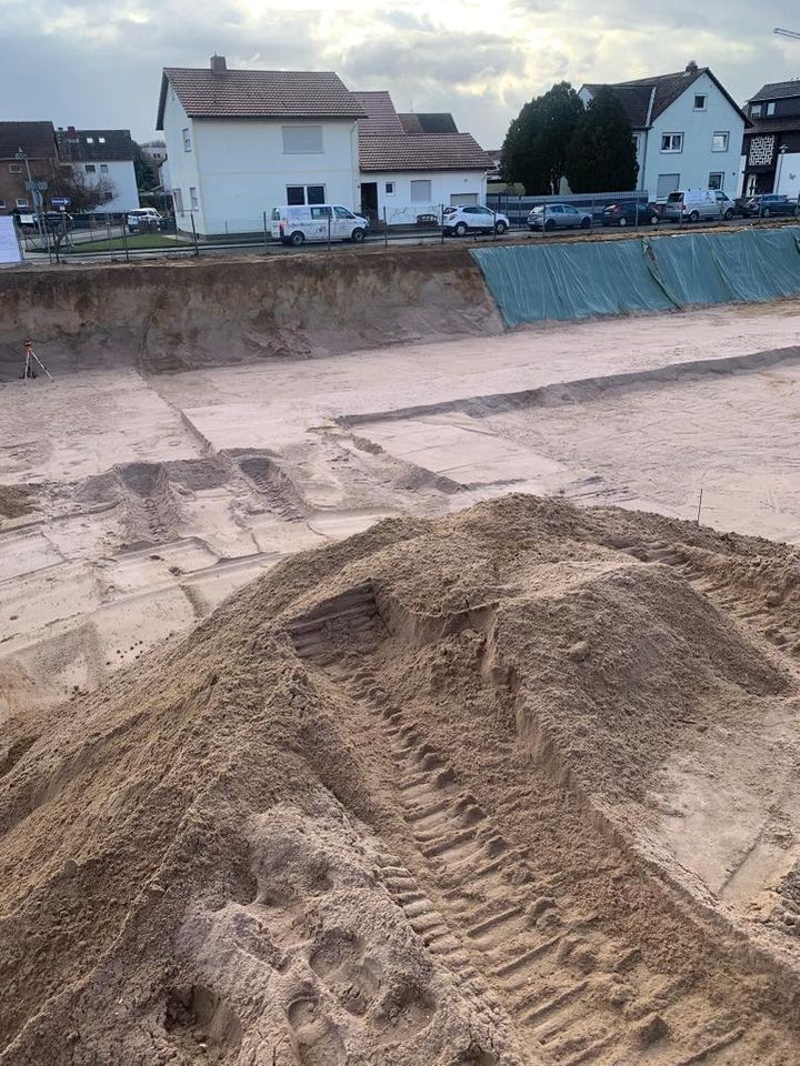 Fundament,Erdarbeiten,Aushub-arbeiten Baggerarbeit-Berliner Verbau in Darmstadt