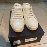 Prada Sneaker / Turnschuh weiß Lack Nordrhein-Westfalen - Wesseling Vorschau