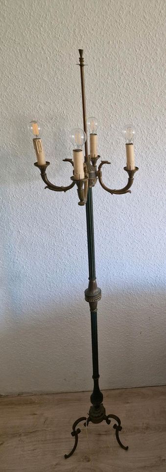 Stehlampe antik messing lampe in Berlin
