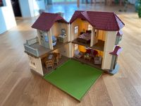 Sylvanian Families Stadthaus mit Licht und Zubehör Hessen - Schmitten Vorschau