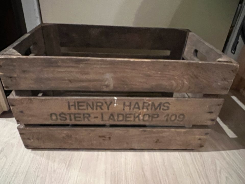 Alte stabil Obstkiste Dekokiste Deko Kiste Holzkiste Henry Harms in Nürnberg (Mittelfr)