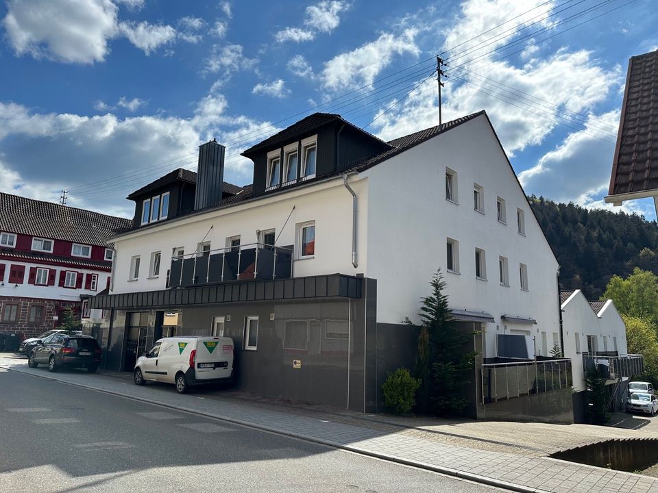 Schöne 2,5-Zimmer-Wohnung in Bad Wildbad -Calmbach mit Balkon in Bad Wildbad