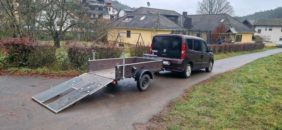 Anhänger mit Auffahrrampe 800kg Ungebremst in Höchst im Odenwald