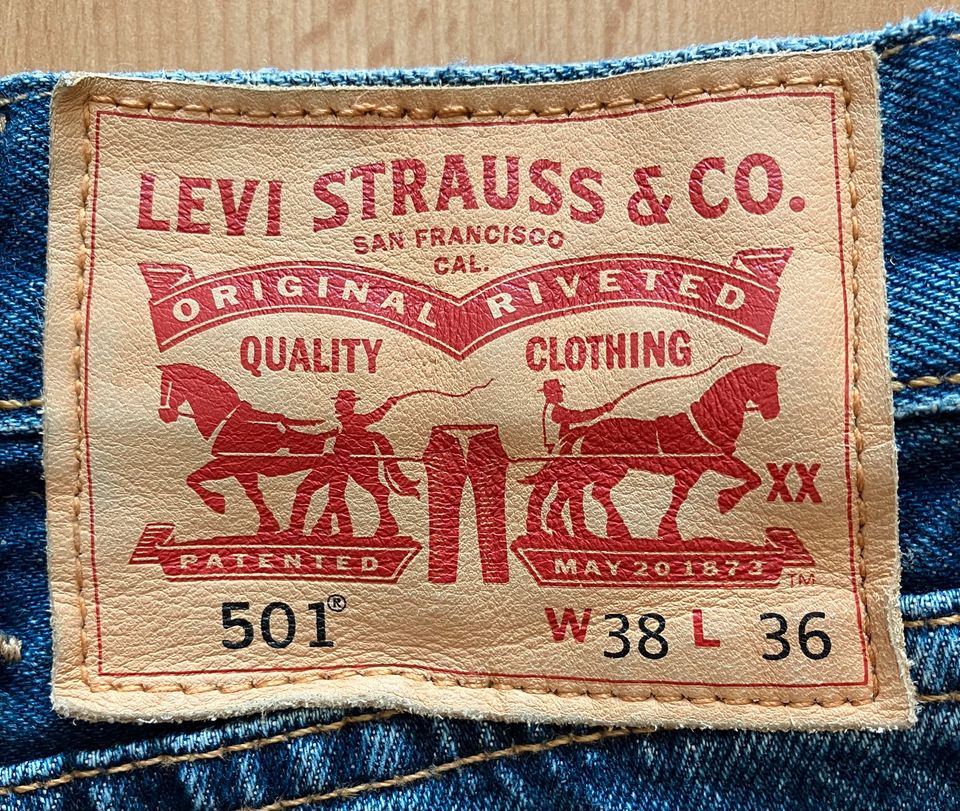 Reserviert***Levis Jeans 501 - in W38 L32 - wie neu in Reifenberg