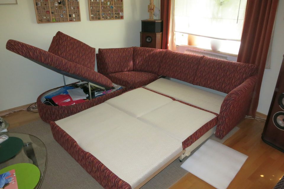 Couchgarnitur Sofa rot ca. 220 cm x 255 cm mit Bett und Stauraum in Oberschleißheim