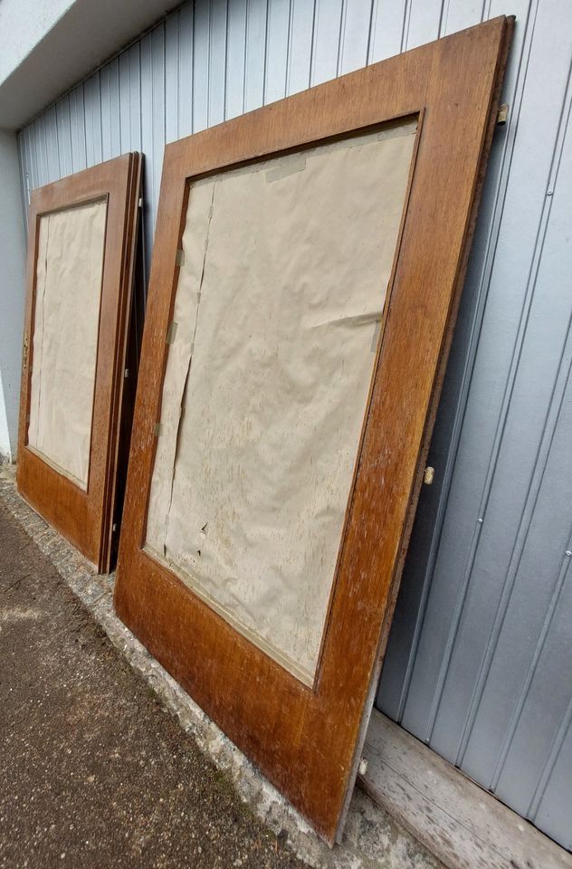 doppelflügliche Tür mit  Holz mit Glasscheibe in Obersontheim