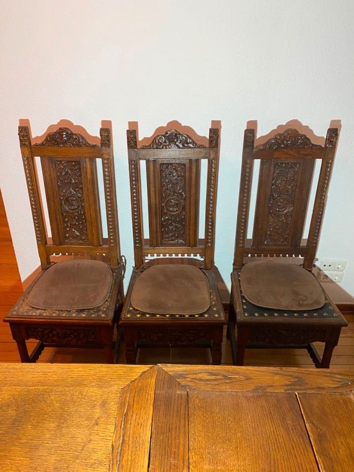 Antiker ausziehbarer Tisch mit 3 Stühlen um 1880, Historismus in Bingen