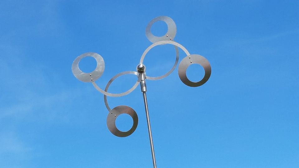 Windspiel / Windrad "S" aus Edelstahl und Aluminium in Bötzingen