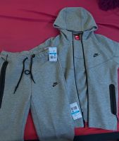 Nike tech fleece Anzug neu mit Etikett Größe M (Jacke und Hose) Wiesbaden - Erbenheim Vorschau