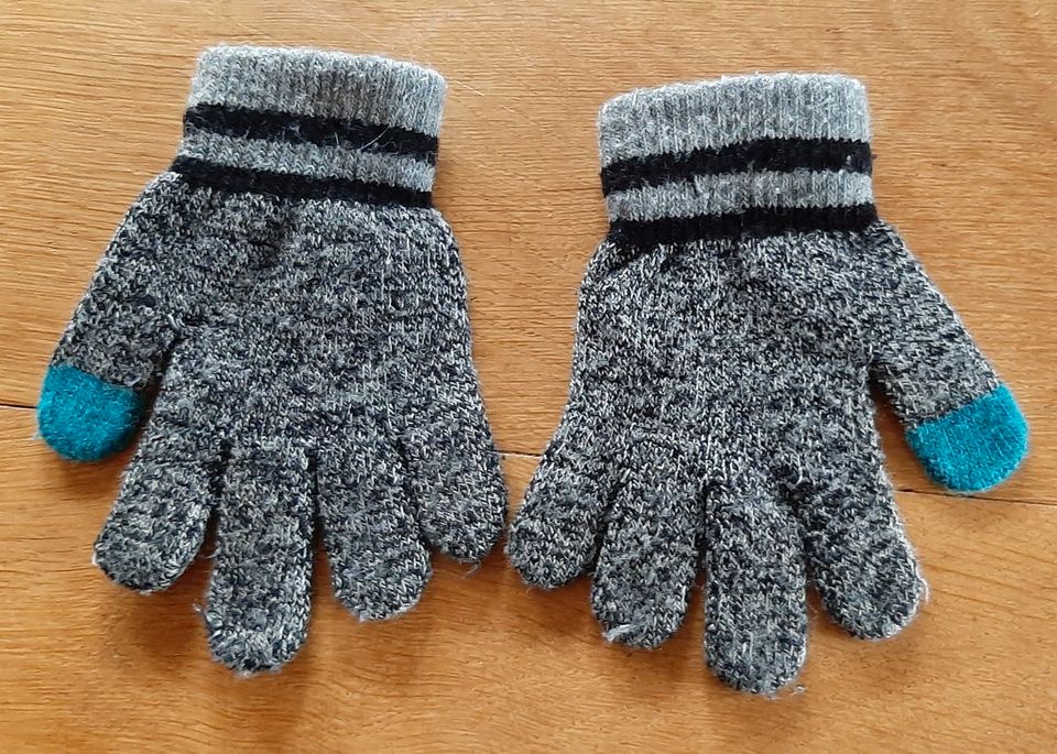 Handschuhe, Alter 4- 5 Jahre, 2 Paar in Lüneburg