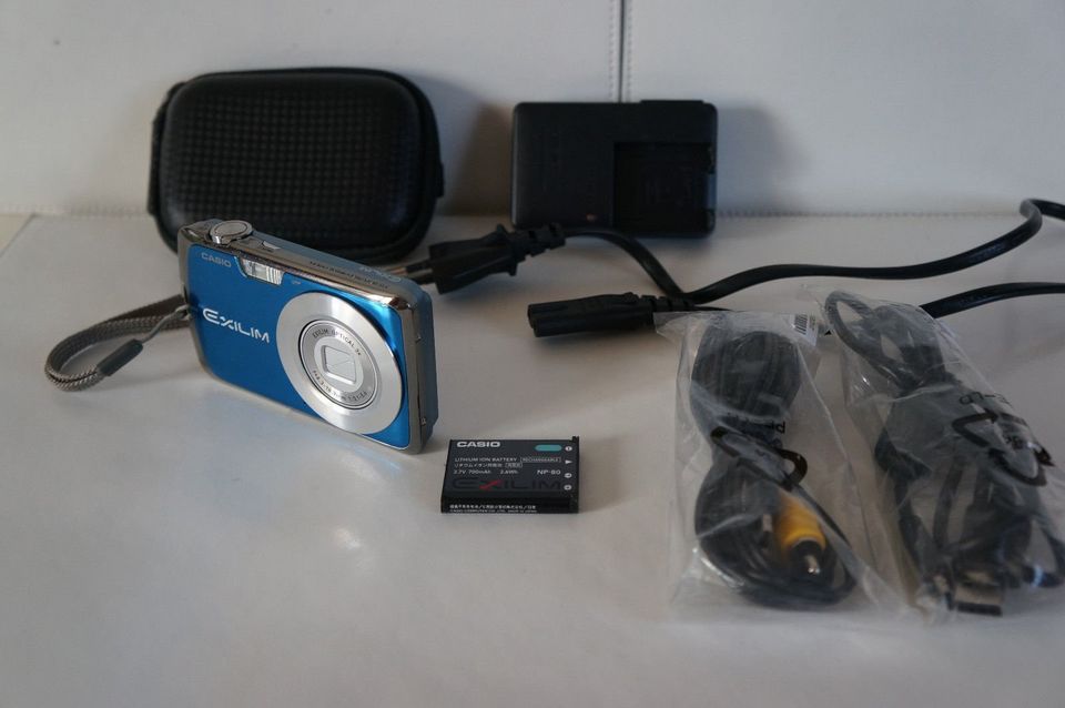 Casio Exilim EX Z2 Digitalkamera Fotoapparat EX-Z2 in Schwabach