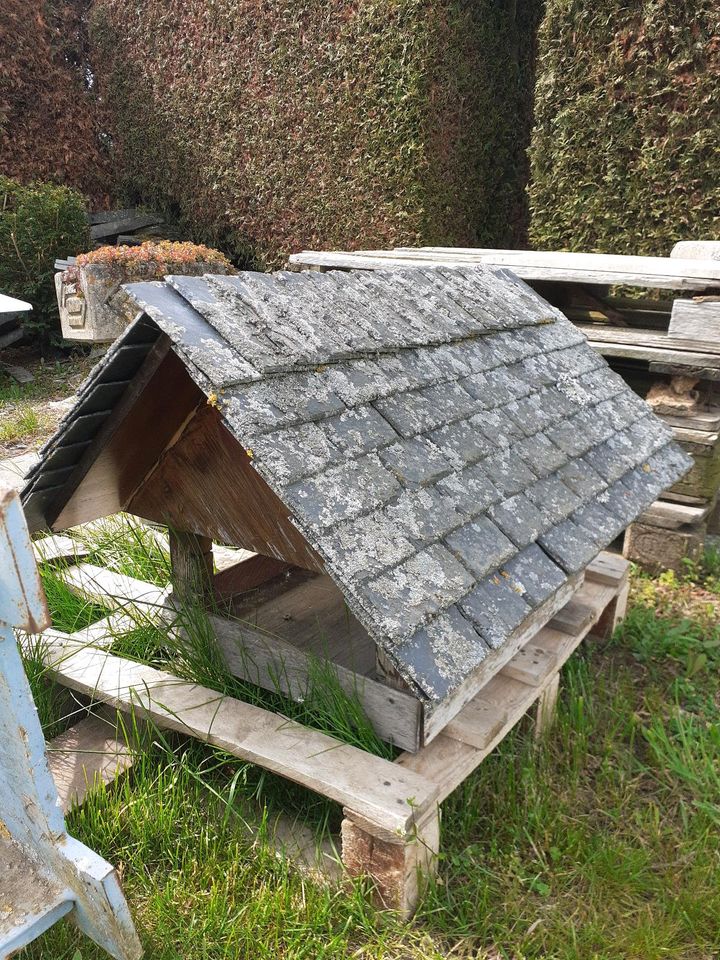 Vogelhaus mit Schieferdach in Mayen