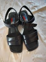 Schuhe Damen, Sandalen, schwarz Gr. 39, Obermat. Leder, Klettver. Berlin - Marzahn Vorschau