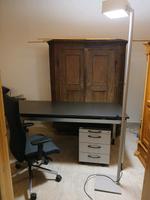 Büroeinrichtung mit Tisch, Rollcontainer, Stuhl Bürostuhl, Lampe Ramersdorf-Perlach - Ramersdorf Vorschau