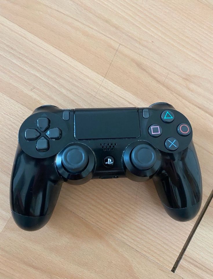 Verkaufe ps4 mit Tasche in Wismar