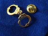 goldfarbene Handschelle Mini-Handschelle Pin Anstecker Rheinland-Pfalz - Limburgerhof Vorschau