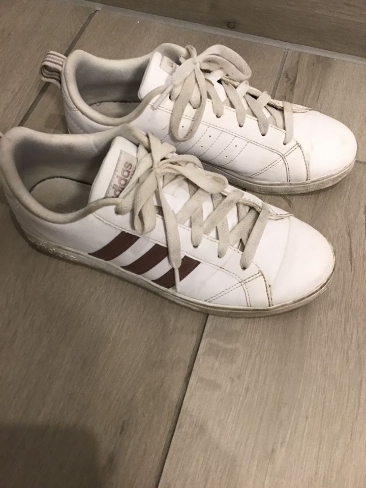 Adidas sneaker 38 in Mengkofen