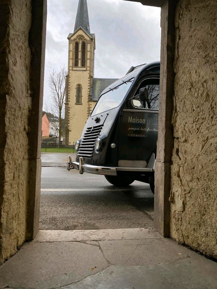 Renault Goelette Bestatterfahrzeug in Ehlenz