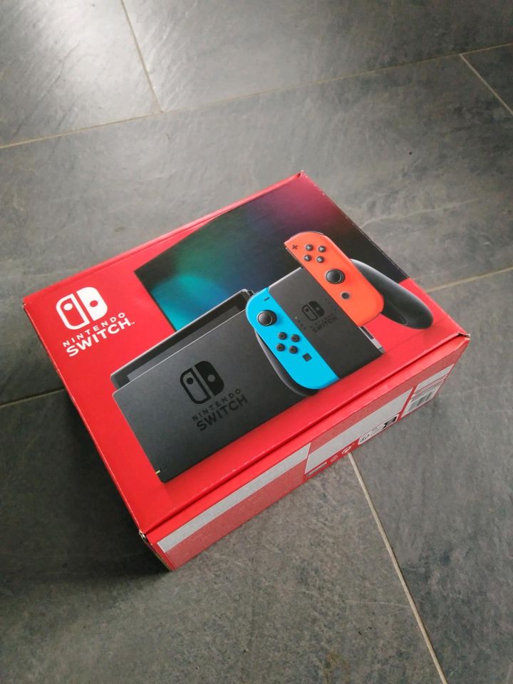 Nintendo Switch Konsole neon-rot neon-blau in Raisdorf