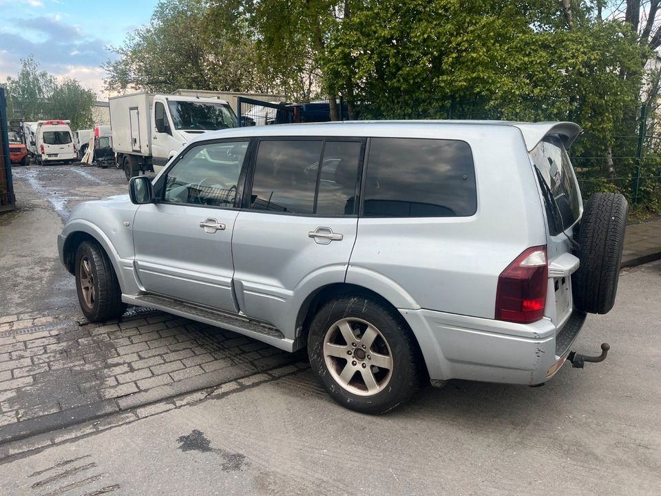 Mitsubishi Pajero 3,2 DI-D Avance KLIMA,LEDER,1 HAND in Bochum